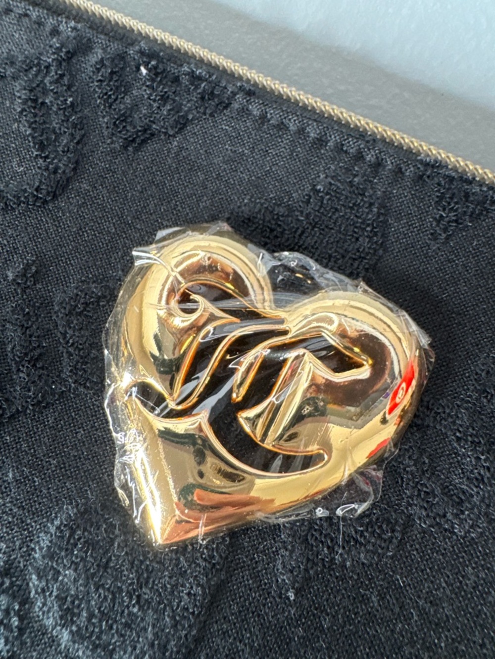 Juicy Couture Black velour Logo Zip Pouch with Gold Heart Accent Terry cloth - Picture 2 of 4